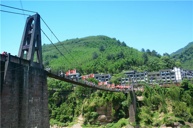 渡赤水，匯豐石業(yè)集體游